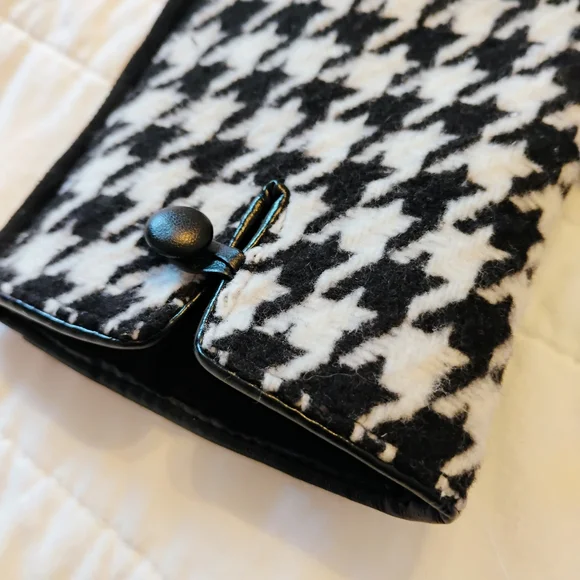 London Fog Red and Black Houndstooth Scarf and Gloves Set - Picture 7 of 17